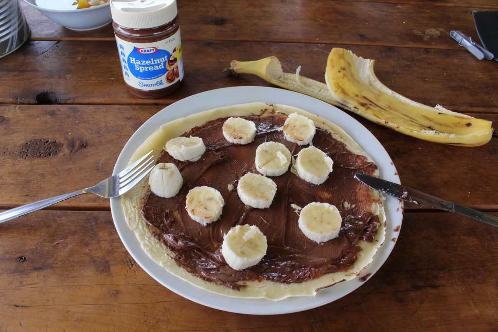 Pancakes, Pfannkuchen, Rezept, Backpacking, Campingplatz, Campkitchen, Küche, kochen, Banane, Nutella, Besteck, Gabel, Messer